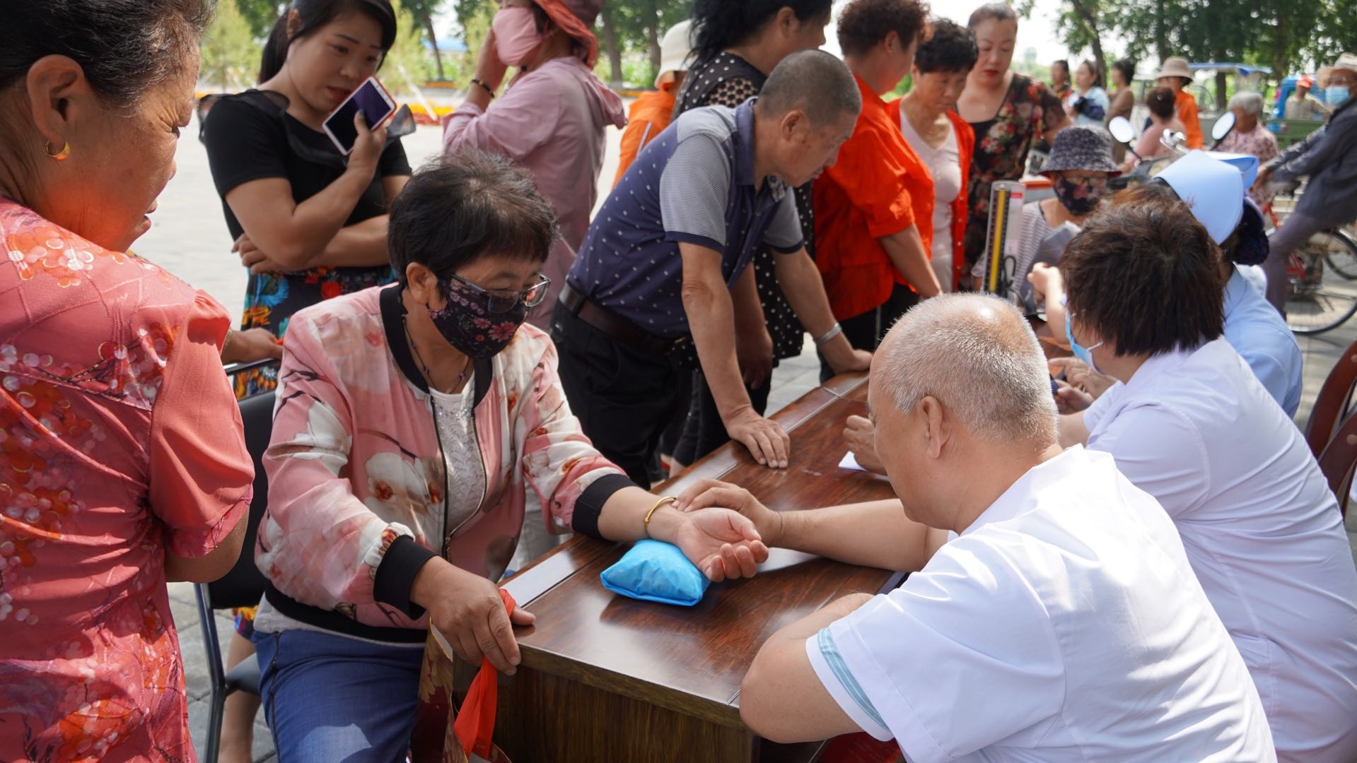 四平一正中医院、医疗进村送健康