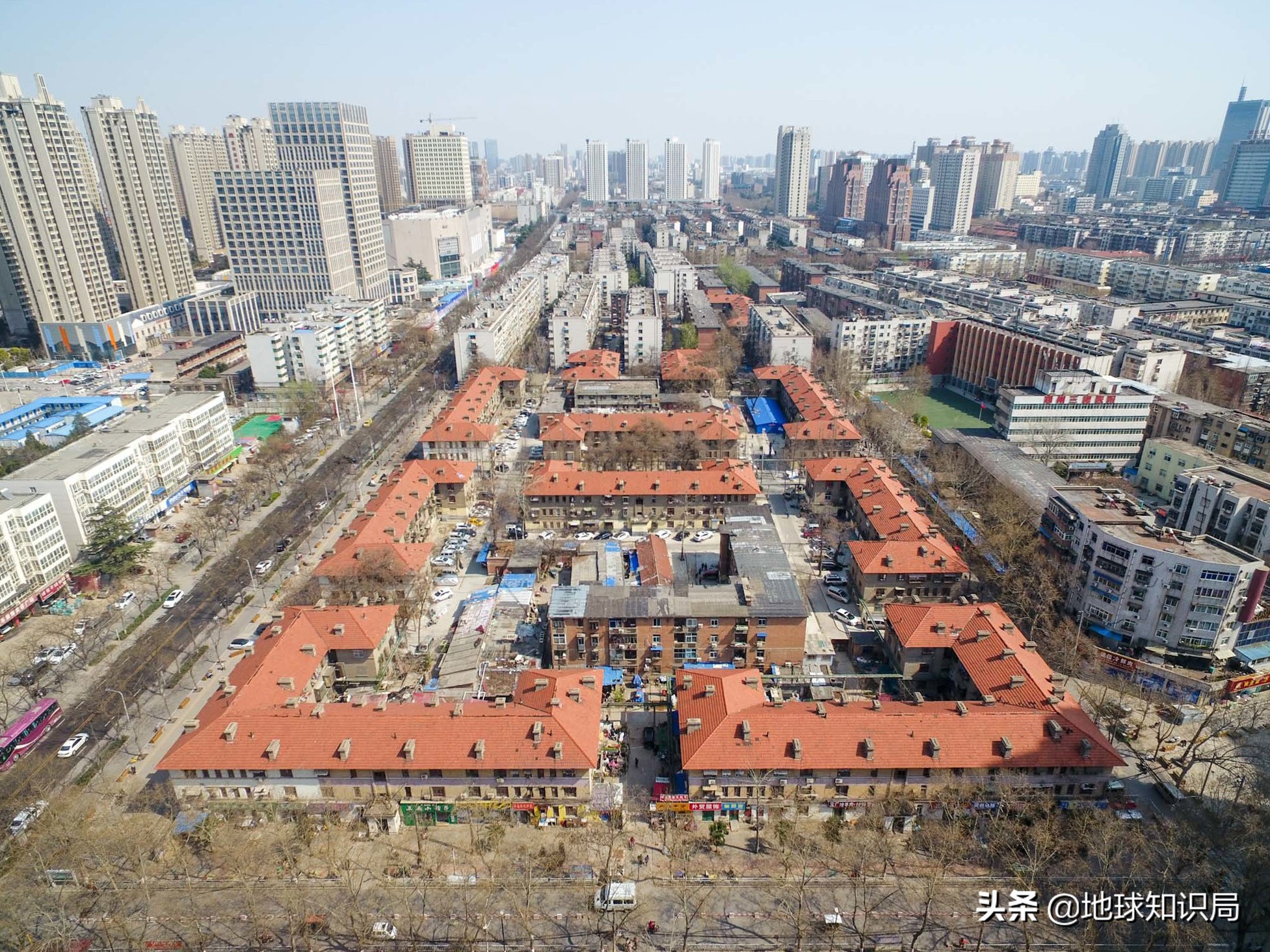 閾佽矾鑱屽伐濡備綍鏀瑰彉鍛借繍,閾佽矾涓ゆ梺鎬庝箞鏀瑰彉椋庢按