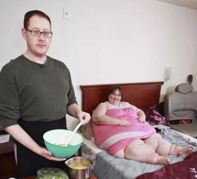 被博士丈夫喂到1450斤,破世界记录的女子,生二胎后现状如何?