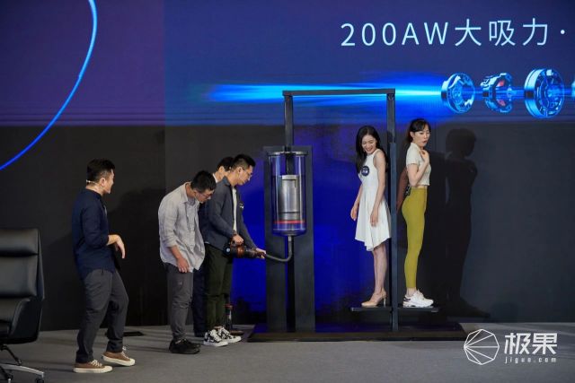 手持吸尘器做家务视频,轻便小巧大吸力吸尘器