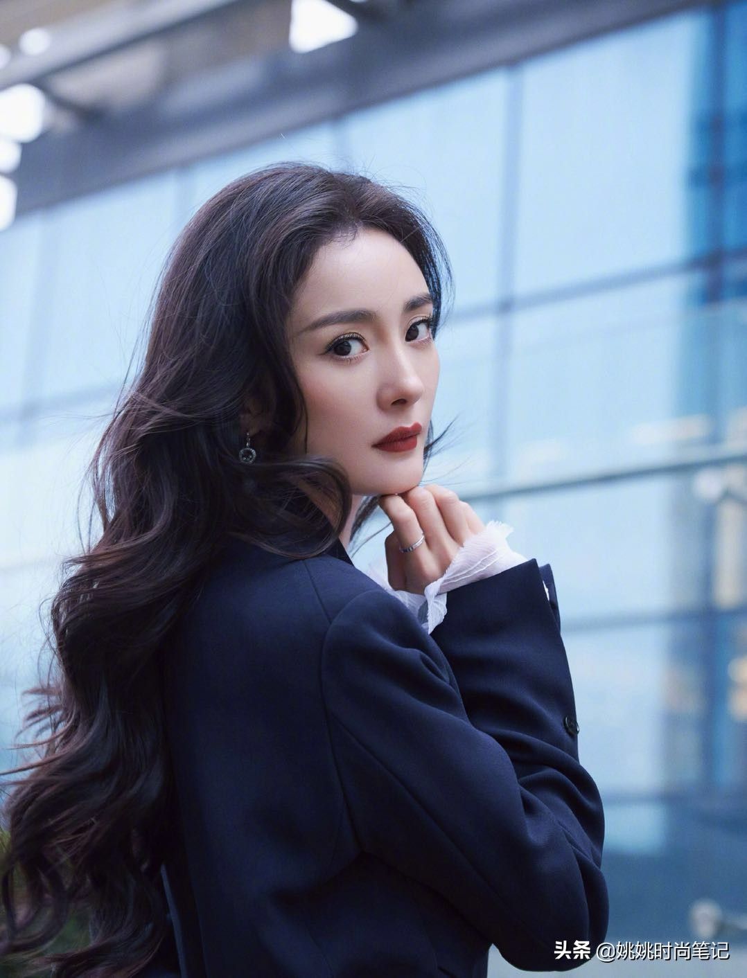 杨幂雅诗兰黛直播高定,杨幂雅诗兰黛活动造型