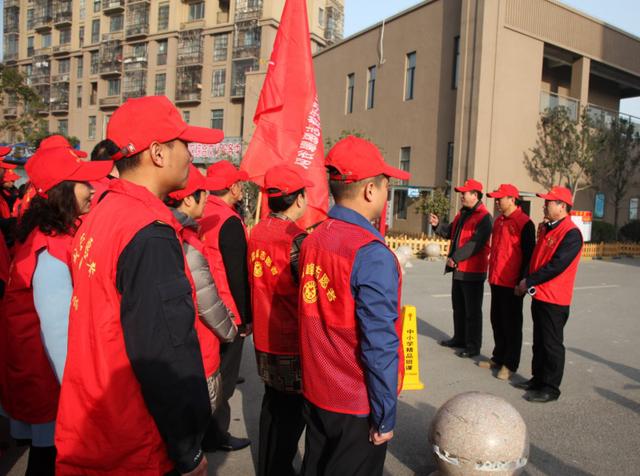 文明创城城管在行动,文明城市创建红马甲