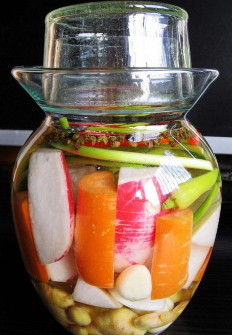 泡菜有点发黑怎么处理,泡菜起了白泡怎么办