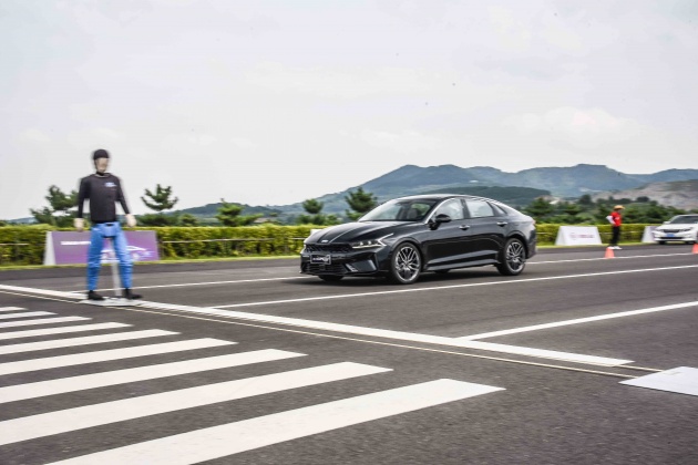 起亚k5凯酷底盘拆解视频,底盘素质