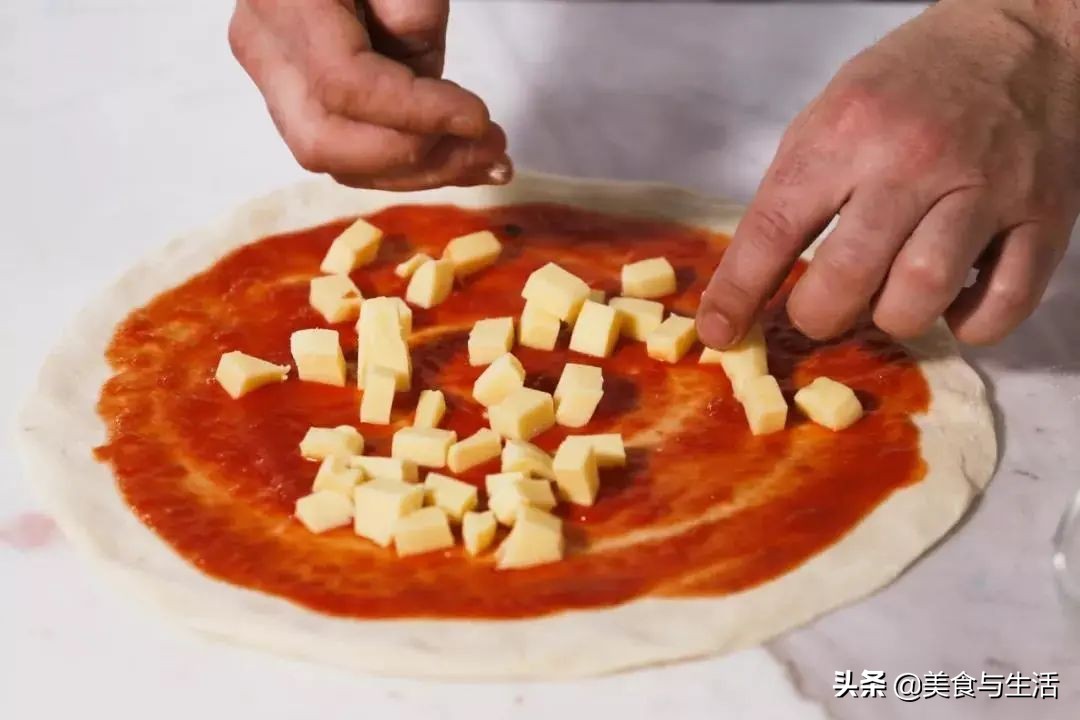 简单又好吃的披萨做法,简单又好吃披萨制作全过程视频