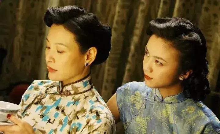 令人惊艳的旗袍服装,旗袍是中国女性的传统服装