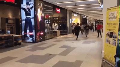 朋友圈炫富女孩自尽,朋友圈里炫富的人最后怎么样了