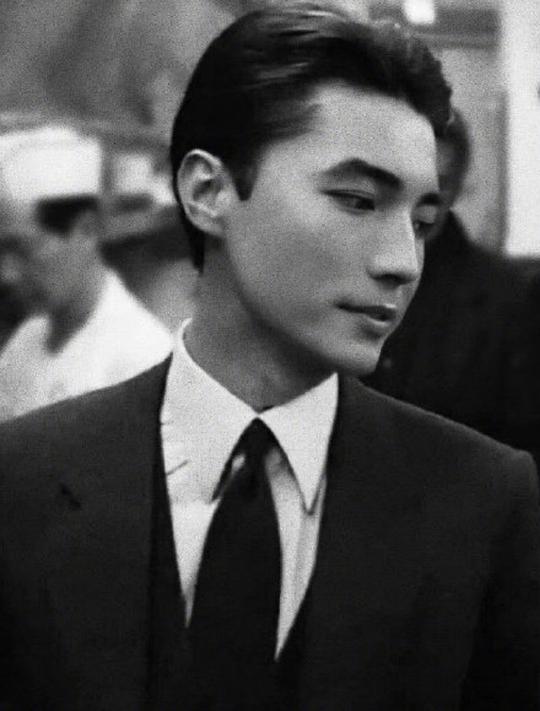 亚洲最美男子尊龙,亚洲第一美男子尊龙