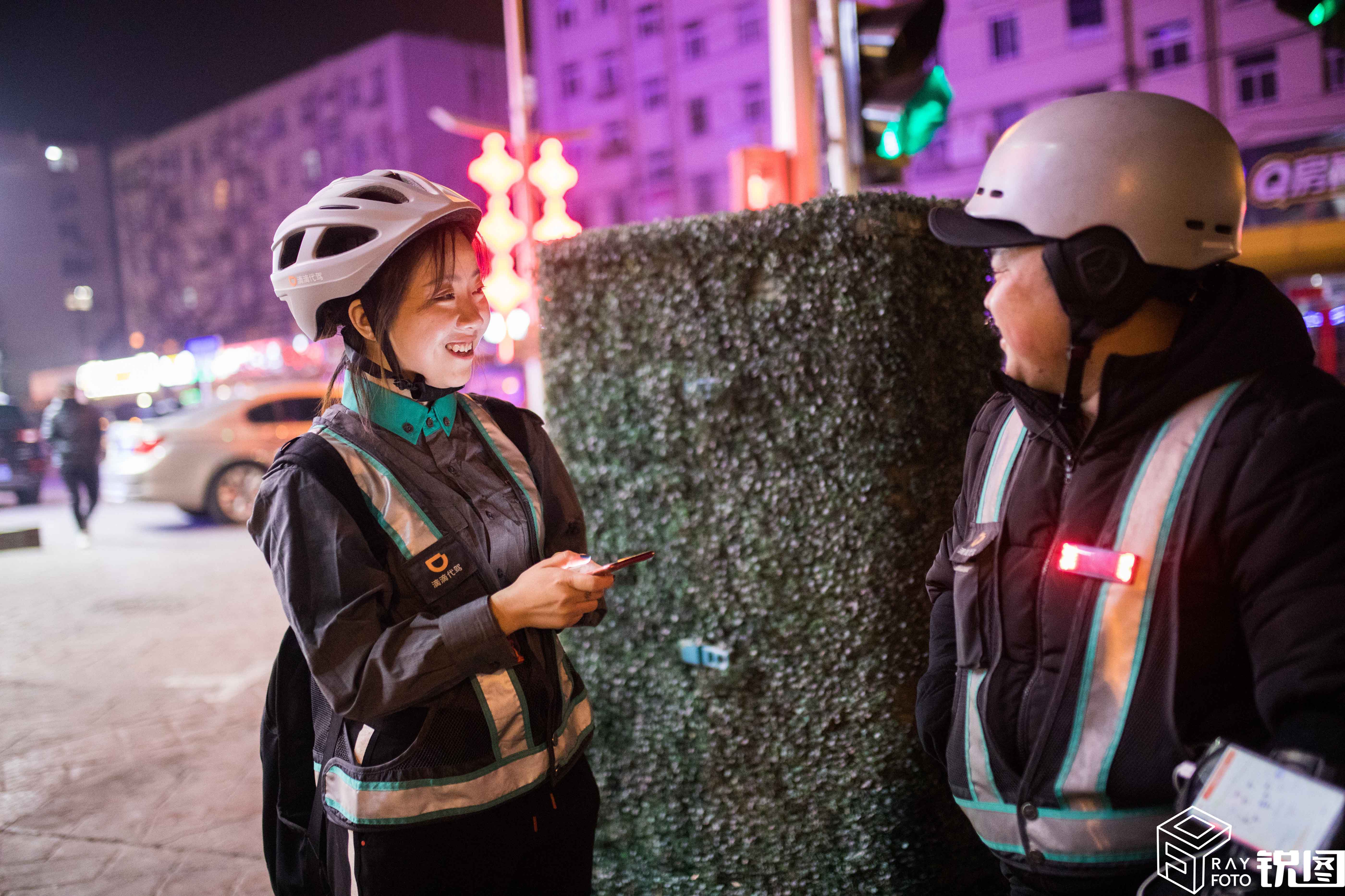 做代驾的女人视频,凌晨还在做代驾的女人
