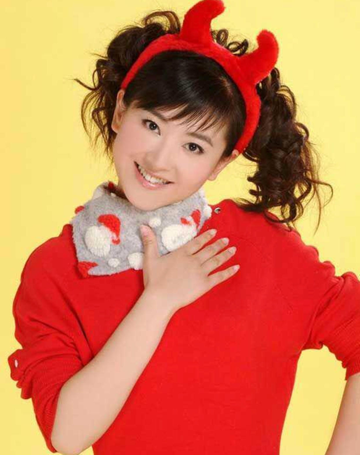 高龄生子、嫁神秘富商、退休成网红，“童年回忆”们变样了吗？