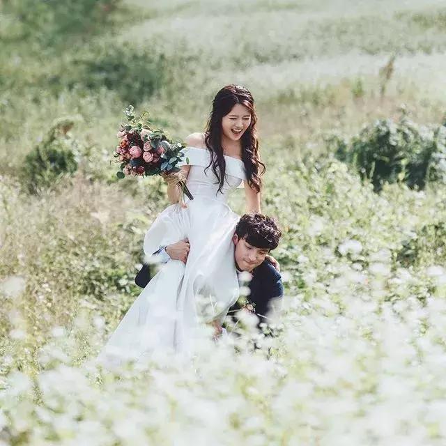 婚纱照就该这样拍才有大片的感觉,婚纱照小众风格这样拍也好看