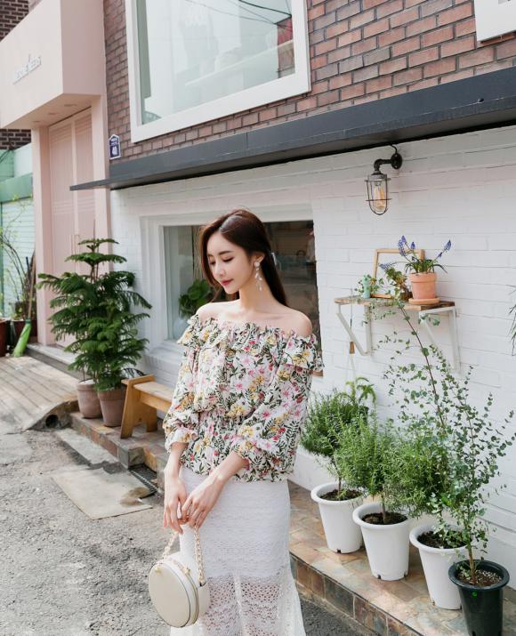 春熙香卉碎花芳菲朵彩抹肩衫