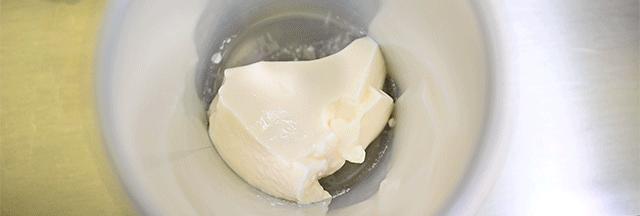 椰椰奶冻茶，会抖臀！1秒卖出1000+杯，有人开货拉拉来买…