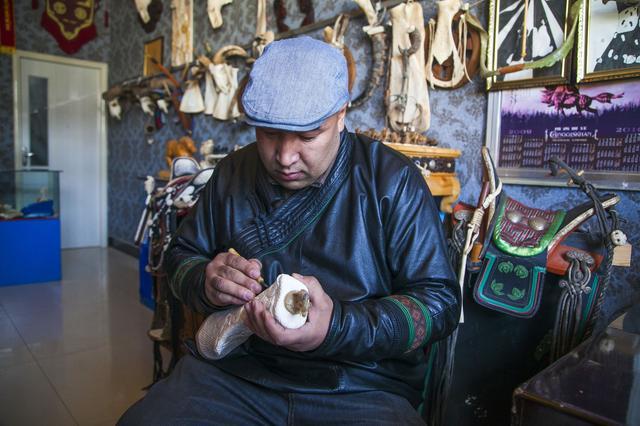 用骨头拼成的工艺品,用骨头做的蒙古艺术