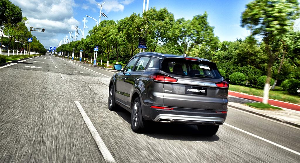 同级别杀伤力太强实拍吉利博越pro,吉利博越pro的爬坡能力