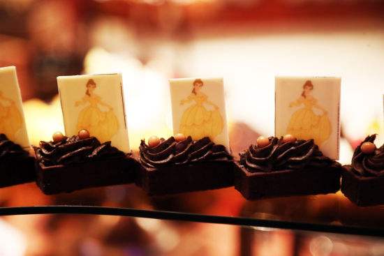 上海迪士尼酒店两天一夜攻略,上海迪士尼旅游攻略小礼品