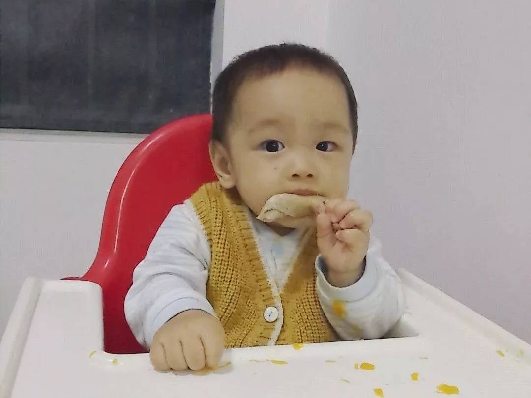 喂奶时被婴儿咬,为什么喂奶时宝宝会突然咬你