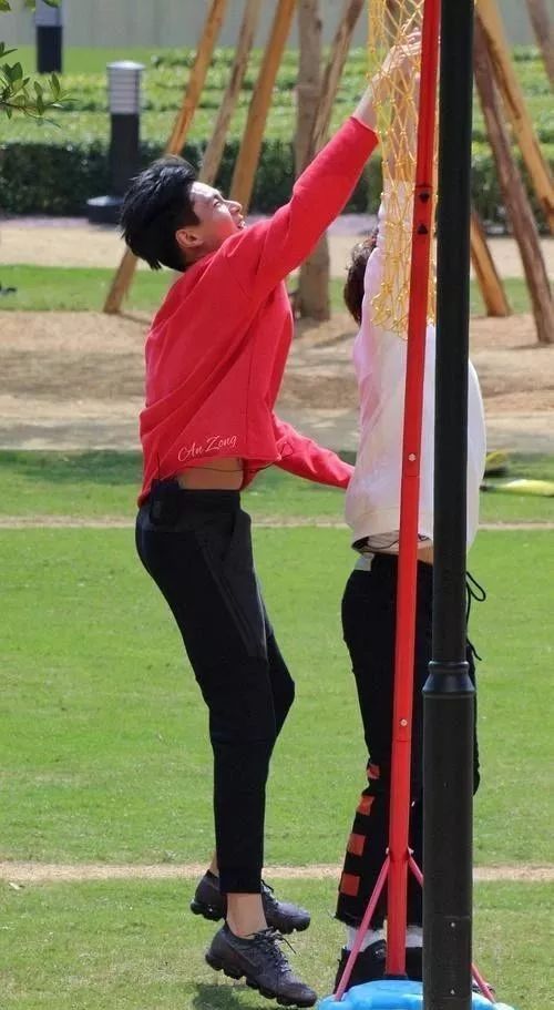 亲爱的热爱的韩商言腹肌,韩商言露出全部腹肌