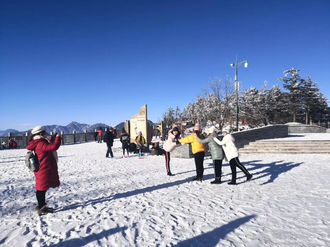 推荐成都周边亲子滑雪泡温泉,成都附近既能滑雪又能泡温泉