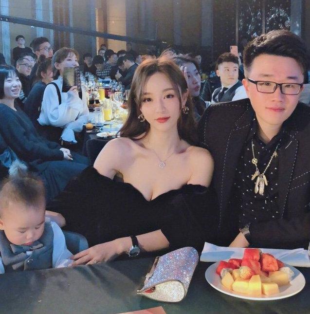 网红参加盛典,网红聚集参加宴会