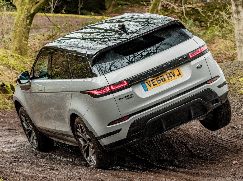 曾经加到80万疯抢,如今30万无人问津,路虎极光真的值得买吗?