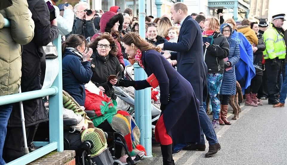 凯特紫色裙子视频,凯特刺绣裙图片