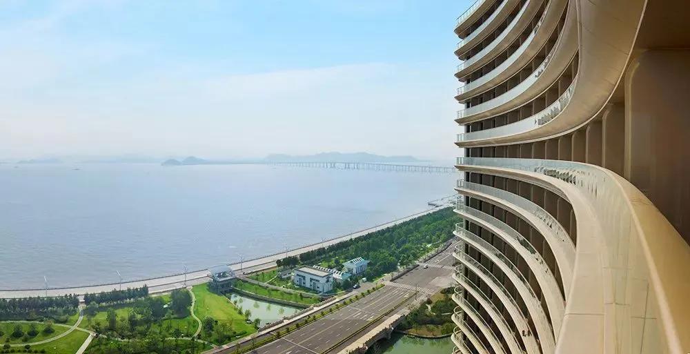 海花岛希尔顿海鲜自助餐团购,在希尔顿住酒店可以免费吃自助餐