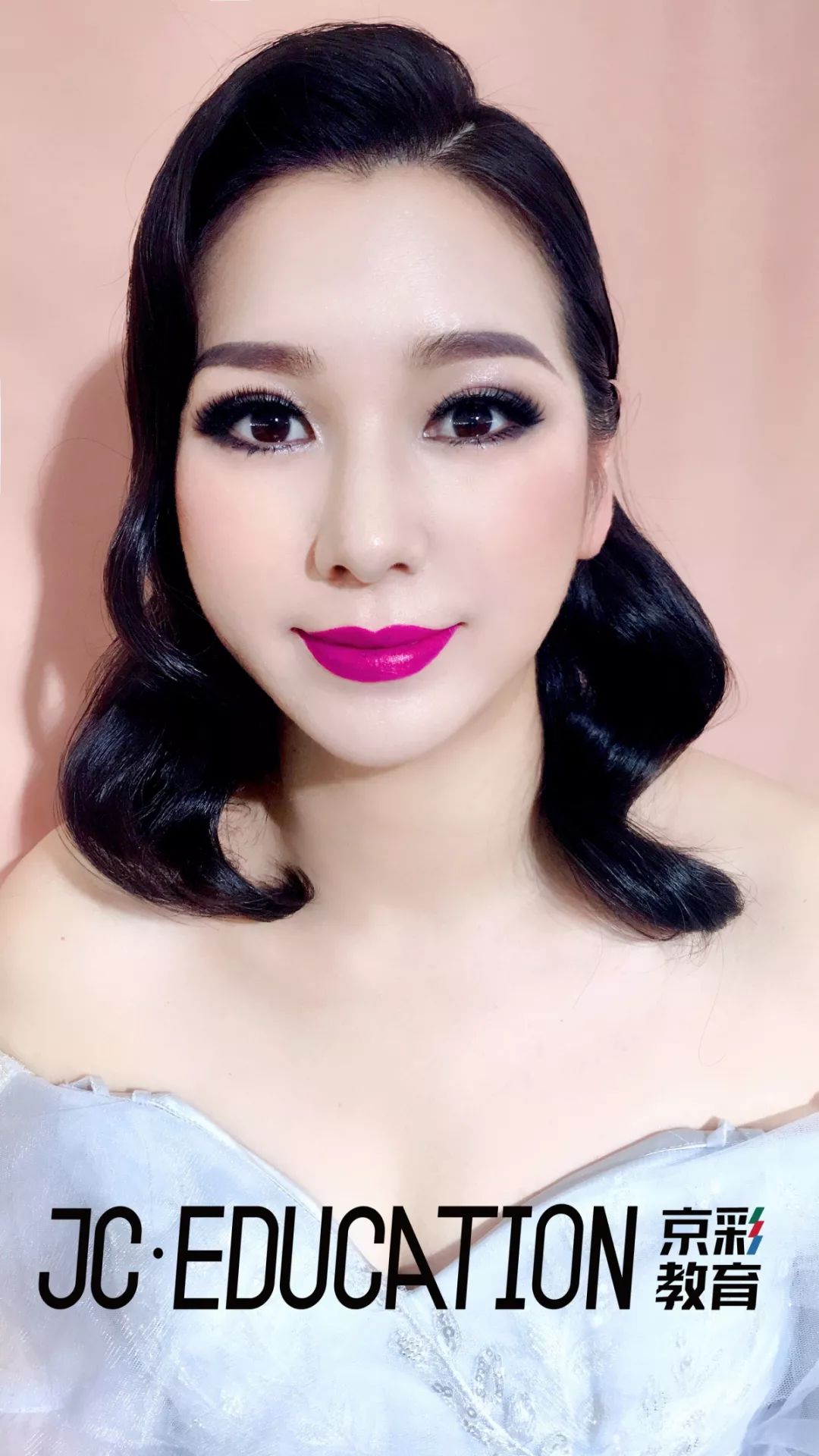 晚宴妆容及服装搭配,晚宴妆容配粉裙子