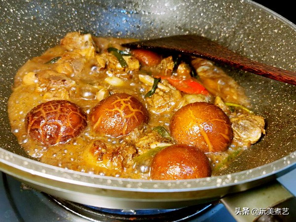 如何做出更美味的土豆香菇鸡,黄焖鸡加土豆香菇最下饭菜