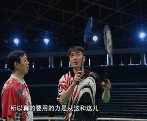 羽毛球手腕发力技巧正手高远球,羽毛球后场高远球挥拍发力细节