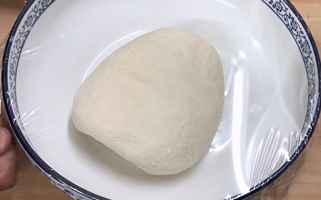 怎么做黑芝麻饼又酥又脆,用面粉鸡蛋芝麻做软饼做法