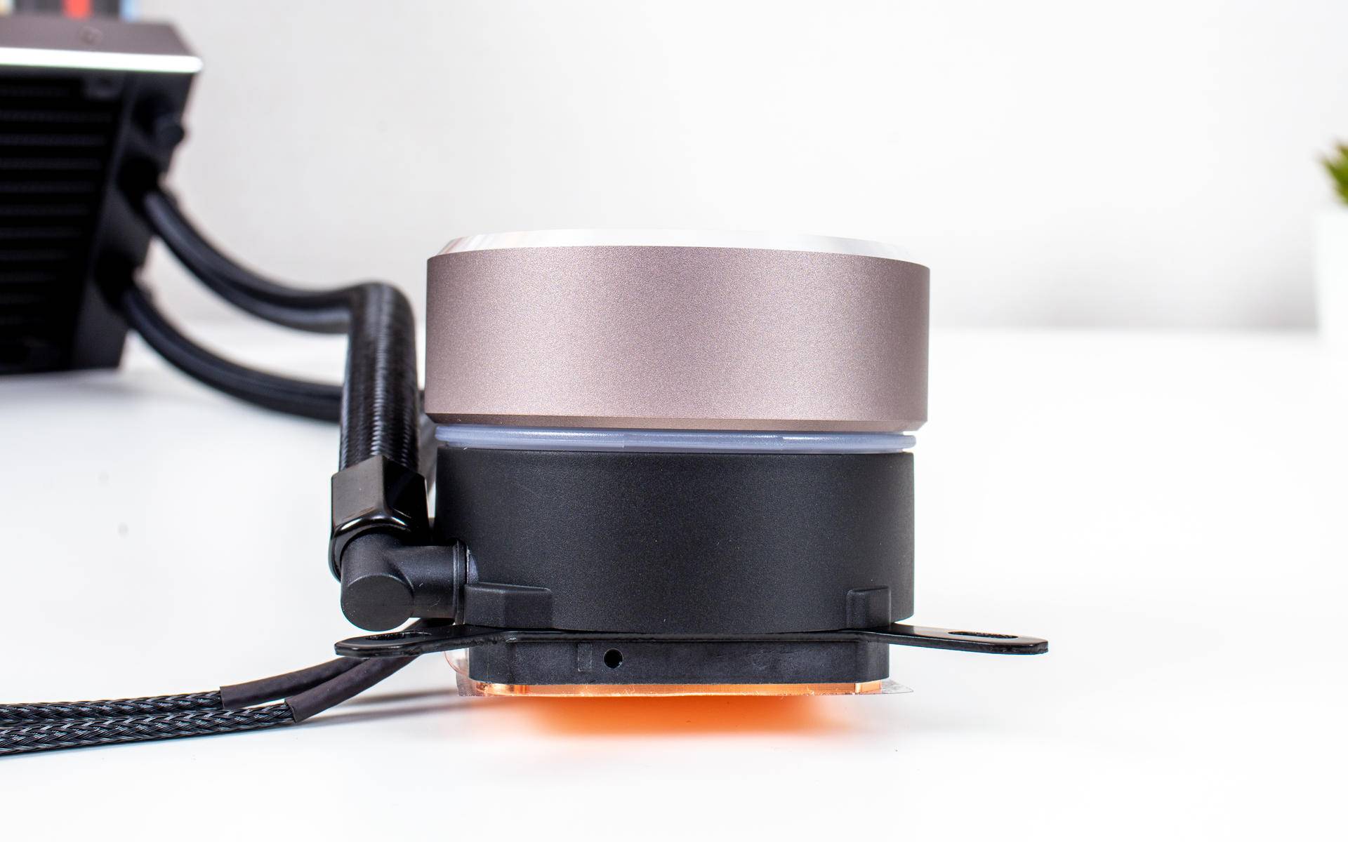 联力极圈二代lcd360水冷,联力极圈360水冷测评