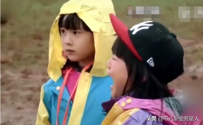 爸爸最可爱一瞬间,家有萌宝kimi和王诗龄太搞笑了