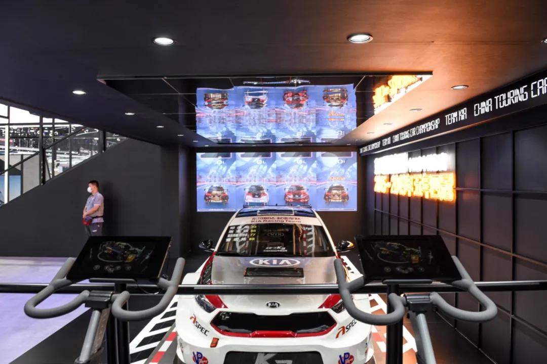 国产家轿不将就，现场堪比迪士尼，北京车展除了新车还看些啥？