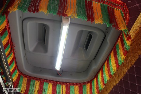 逆变器220伏300瓦变800瓦大货车专用,大功率液晶货车车载逆变器