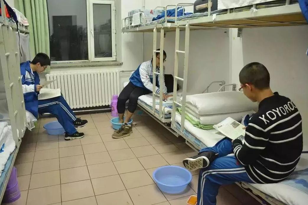 请不要让孩子过早住校,家长千万不要让孩子住校