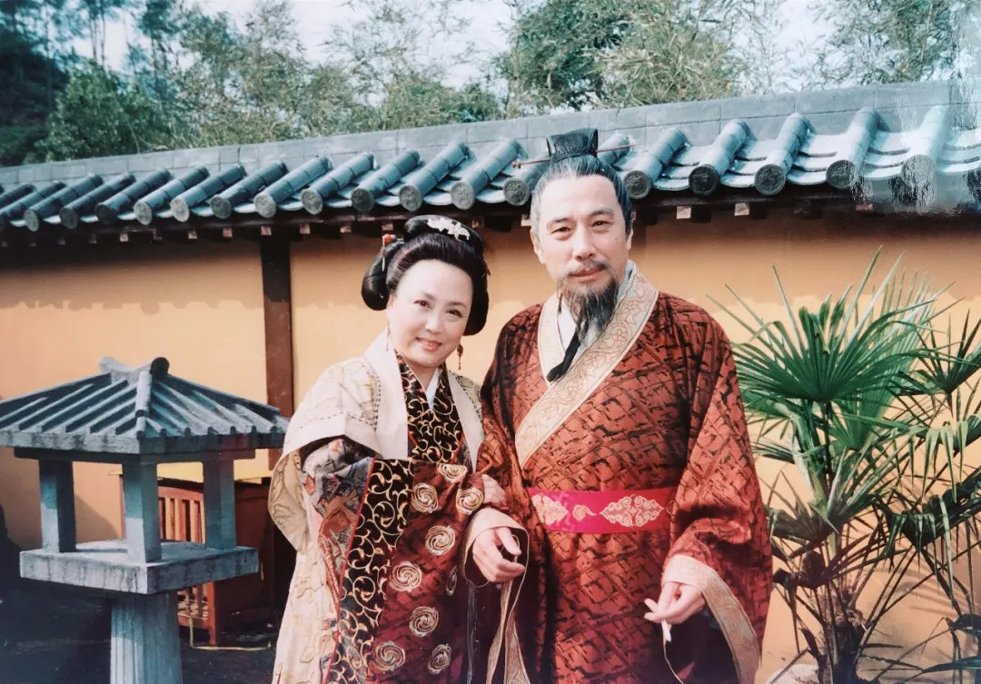 在上海，王伯伯不是普通的爷叔，王阿姨也不是普通的阿姨