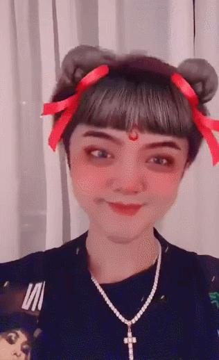 女明星全员哪吒头！杨超越可爱，IU甜美，但最出彩的还是她