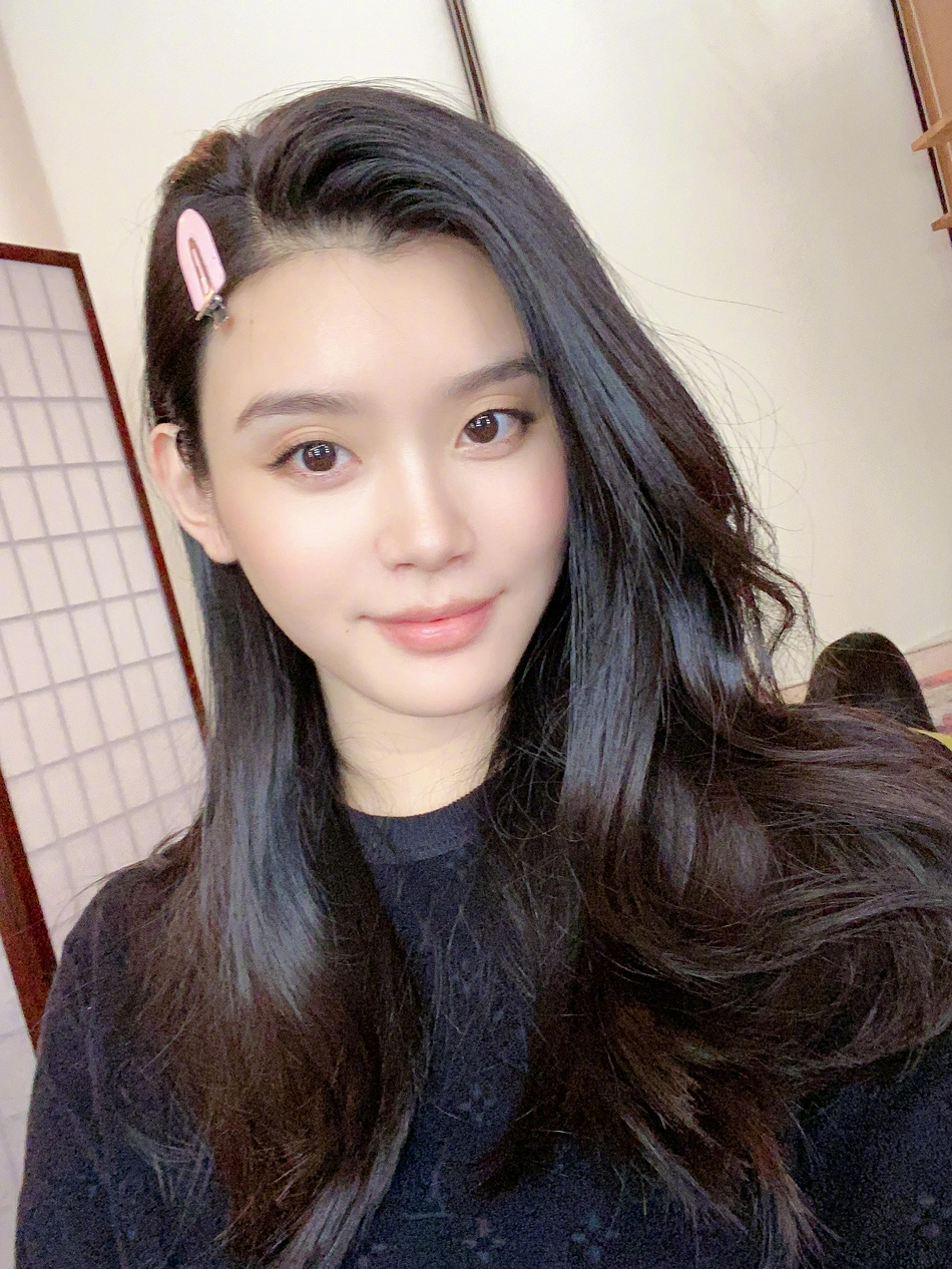 何猷君和儿子贴脸互动超有爱,何鸿燊儿子何猷君参加综艺