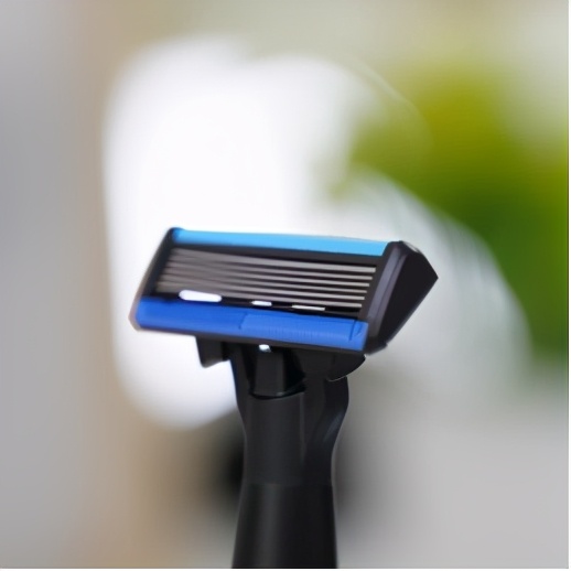 有毛囊炎的男生用什么剃须刀,毛囊炎感染了涂药膏有用吗