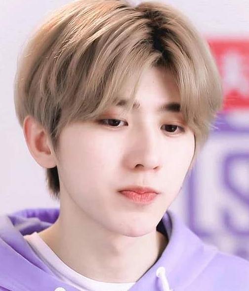 跑男团为baby追星视频,跑男团看黄旭熙蔡徐坤跳舞