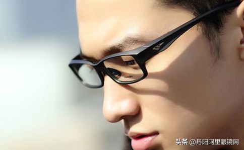 圆脸适合什么款式的太阳眼镜,夏天什么脸型适合什么太阳眼镜