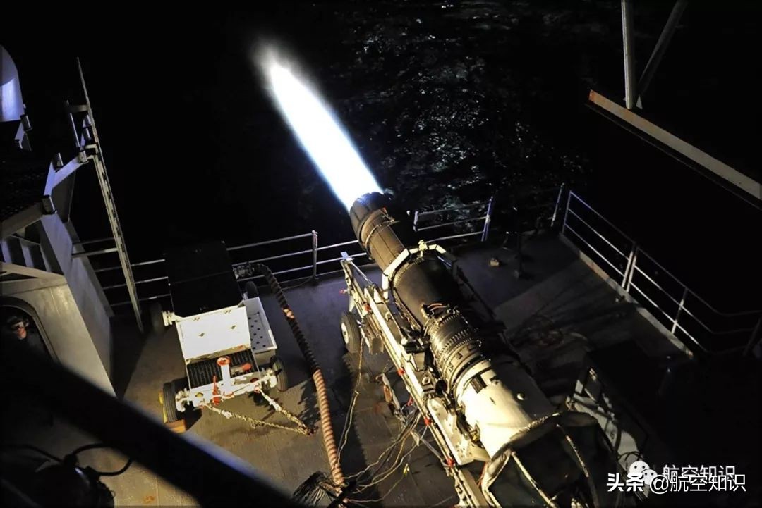 爱迪生发明了电灯泡的资料,爱迪生发明电灯泡的事迹