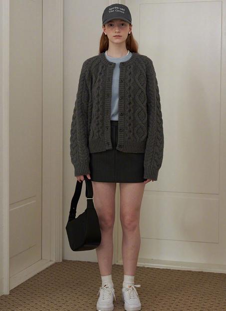 今冬最全毛衣穿搭攻略请收好,这个冬天条纹毛衣如何穿才不显胖