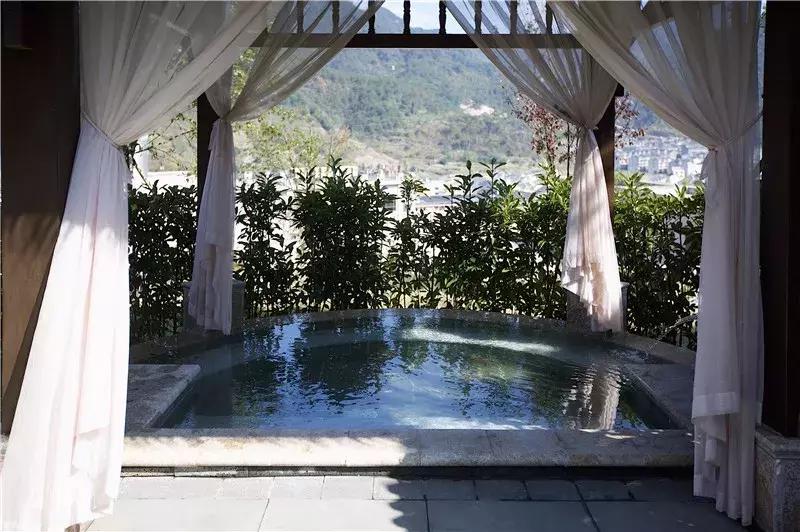 娴欐睙涔嬪績鏃呮父鏅偣,閫傚悎鍐ぉ鍘荤殑姹熷崡娓╂硥灏忛晣