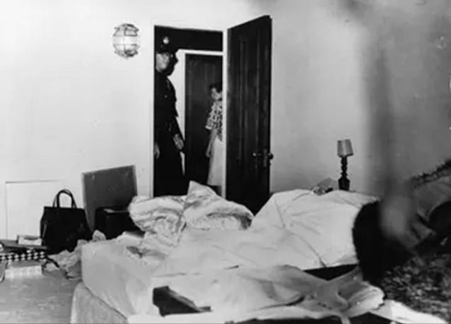 日本医生解剖梦露尸体，声称：心脏和肝脏都没有异常，非常干净