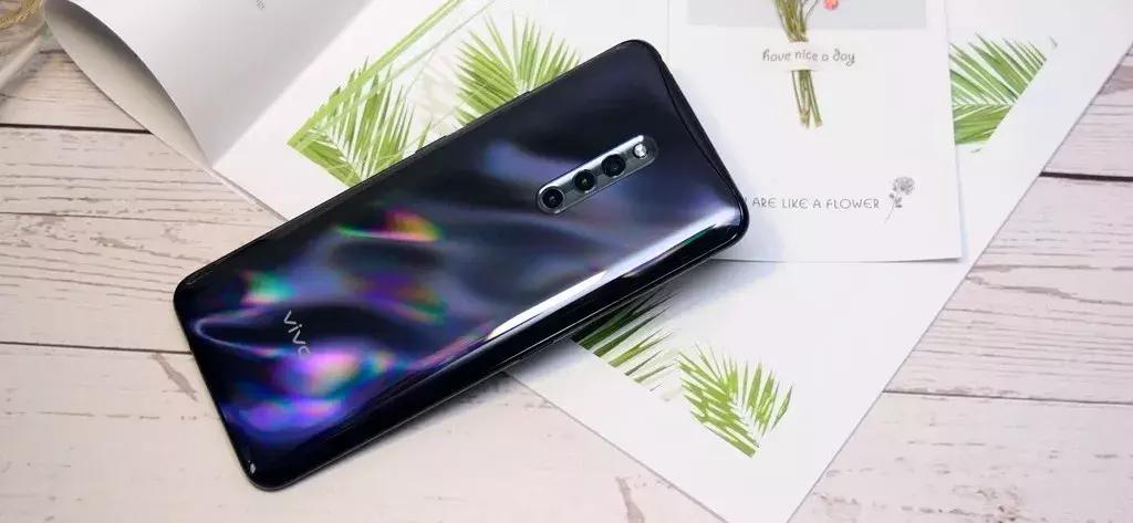 手机屏幕脏了用卫生纸擦,手机屏幕脏了用纸巾擦可以吗