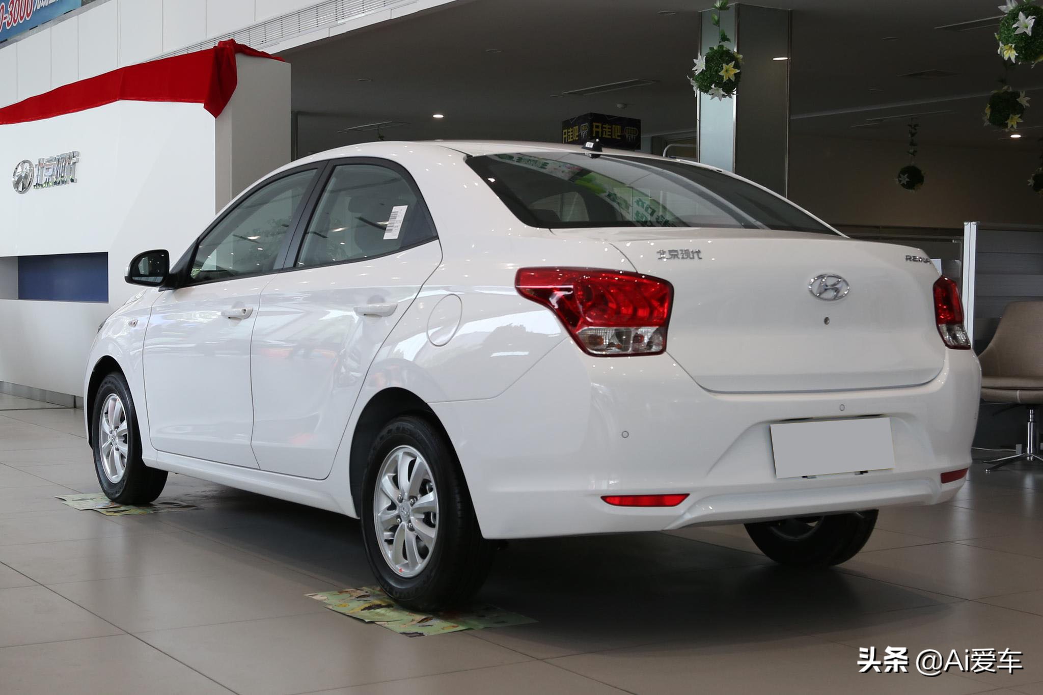 现代瑞纳最经济实惠耐用的小轿车,飞度对比新款瑞纳