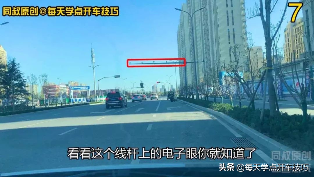 中间车道右拐弯压实线会不会违章,前车道压实线变道违法吗