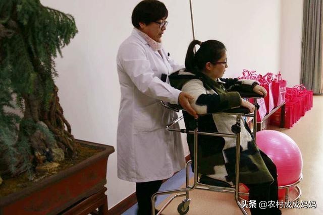 椤轰骇鍚庡尰鐢熸墜浼稿瓙瀹竻鎭堕湶,椤轰骇鍖荤敓涓轰粈涔堟妸鎵嬫寚浼歌倸瀛愰噷